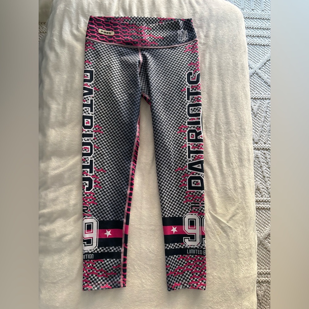 Fiber Patriots NFL Pink & Black Patterned Leggings‎ with Graphic Side Panels